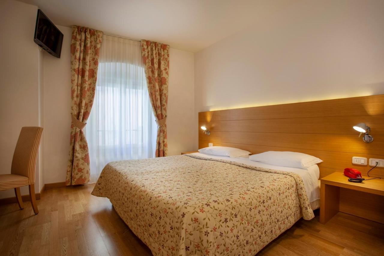 Hotel Romanda เลวิโกแตร์เม ภายนอก รูปภาพ